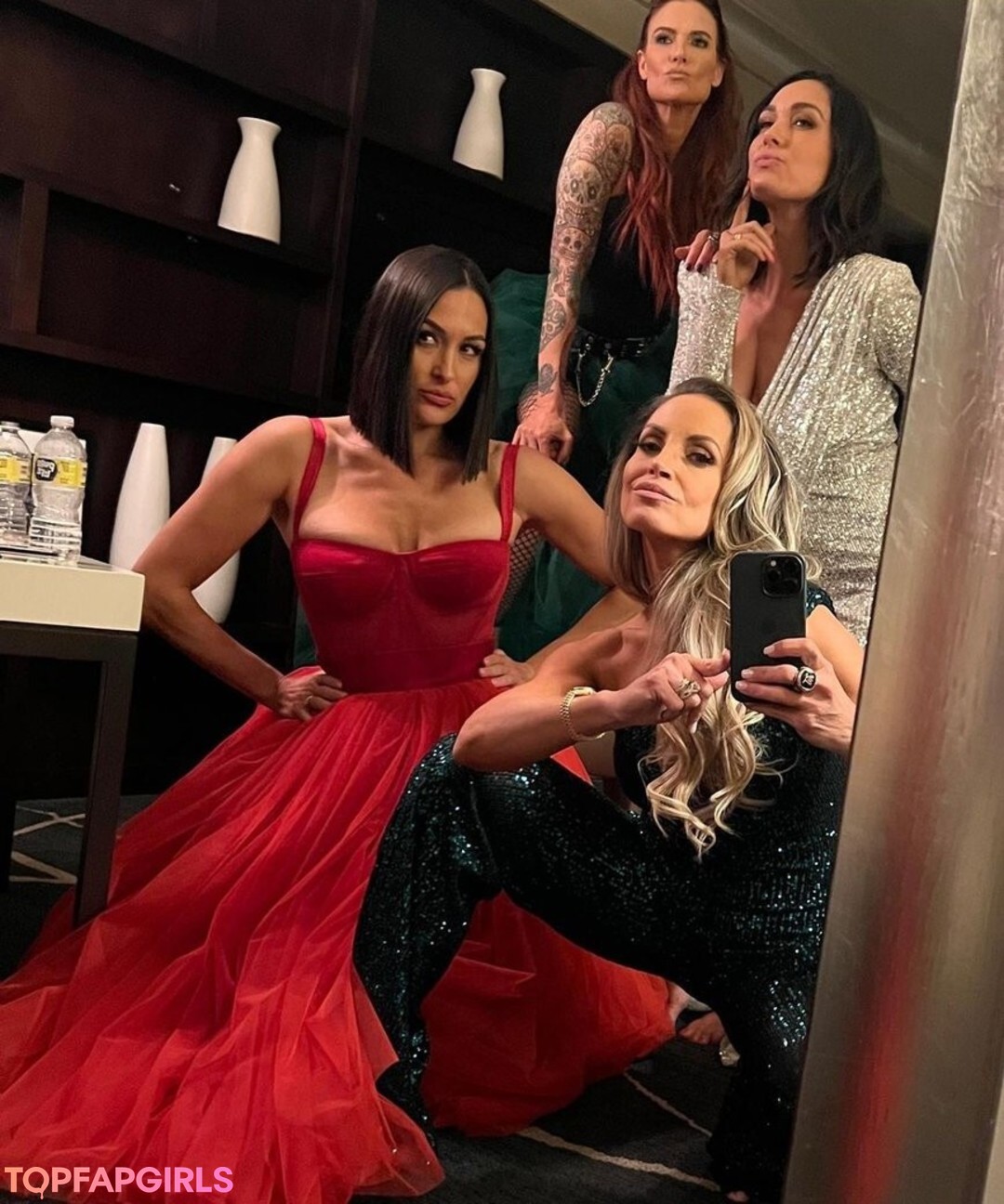 Photo nue de fuite OnlyFans de The Bella Twins #27 Photo nue de fuite OnlyFans de The Bella Twins #27