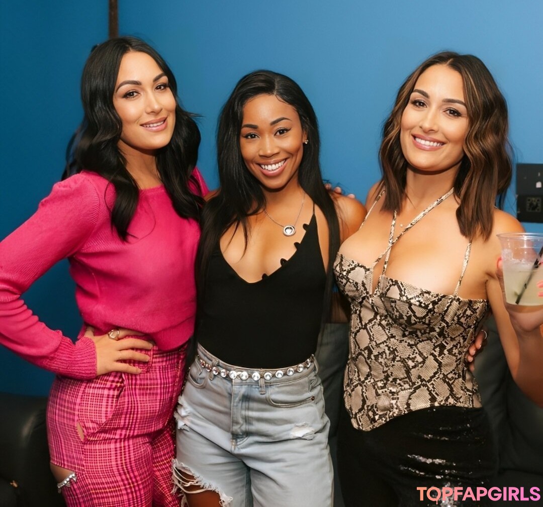 Photo nue de fuite OnlyFans de The Bella Twins #305 Photo nue de fuite OnlyFans de The Bella Twins #305