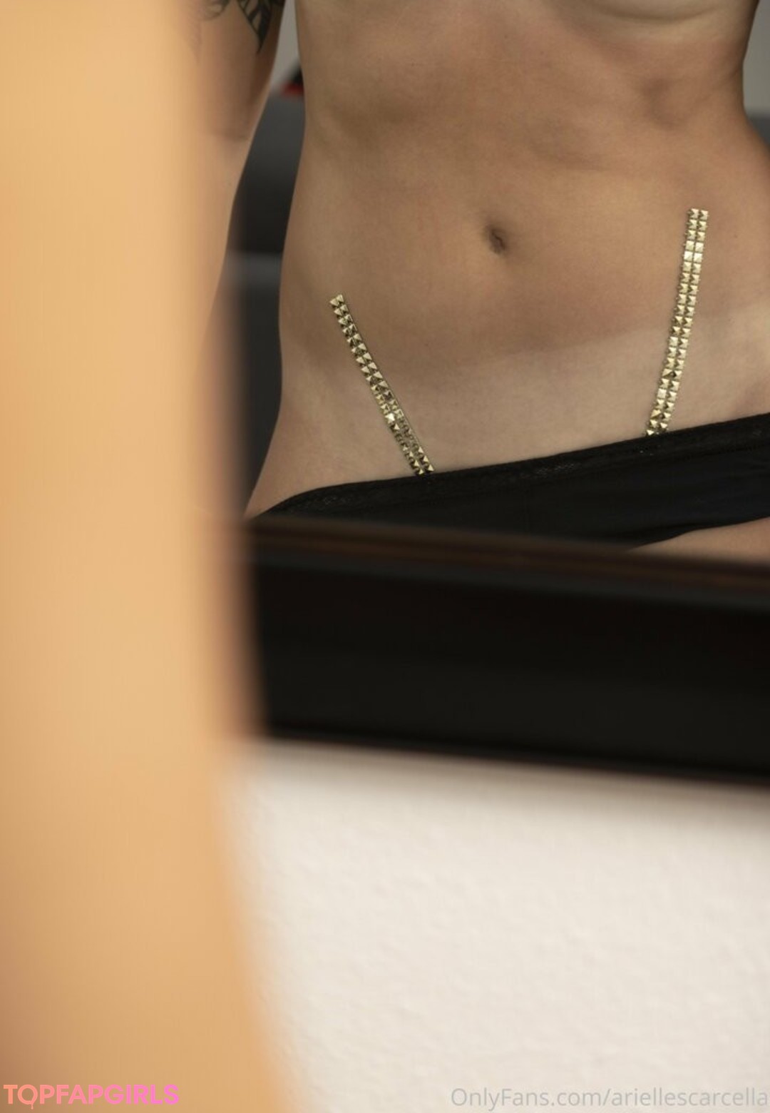 Photo nue de fuite OnlyFans de Ariellescarcella #14 Photo nue de fuite OnlyFans de Ariellescarcella #14
