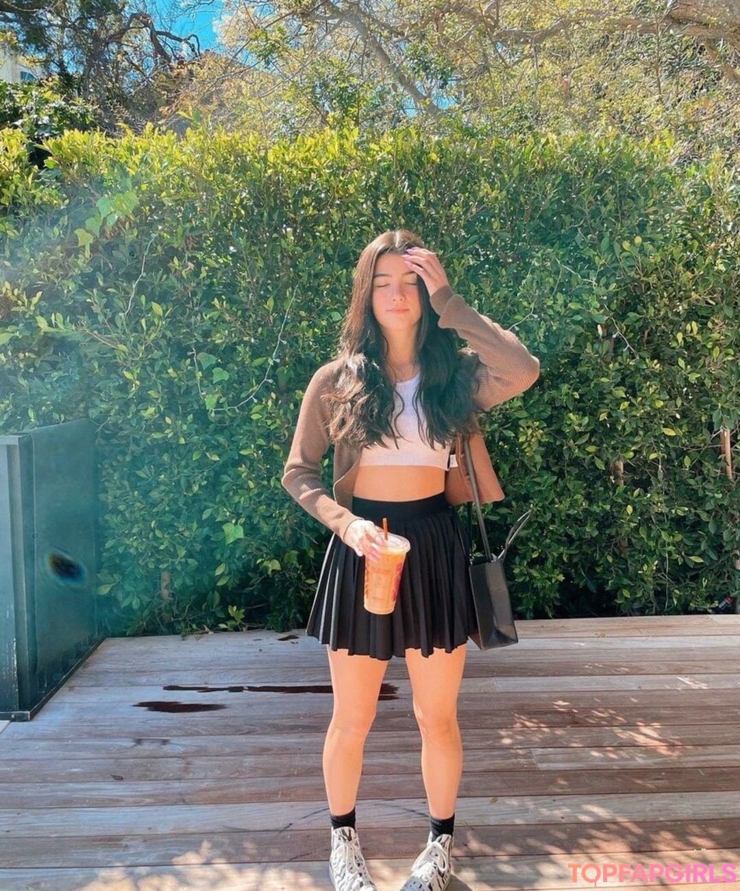 Photo nue de fuite OnlyFans de Charli Damelio #579 Photo nue de fuite OnlyFans de Charli Damelio #579