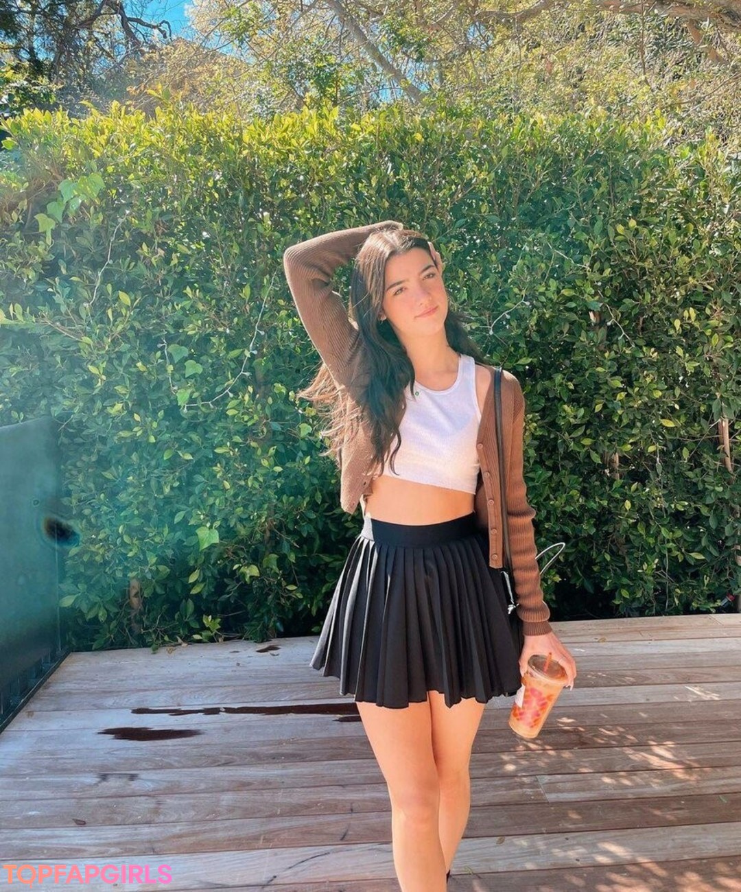 Photo nue de fuite OnlyFans de Charli Damelio #586 Photo nue de fuite OnlyFans de Charli Damelio #586