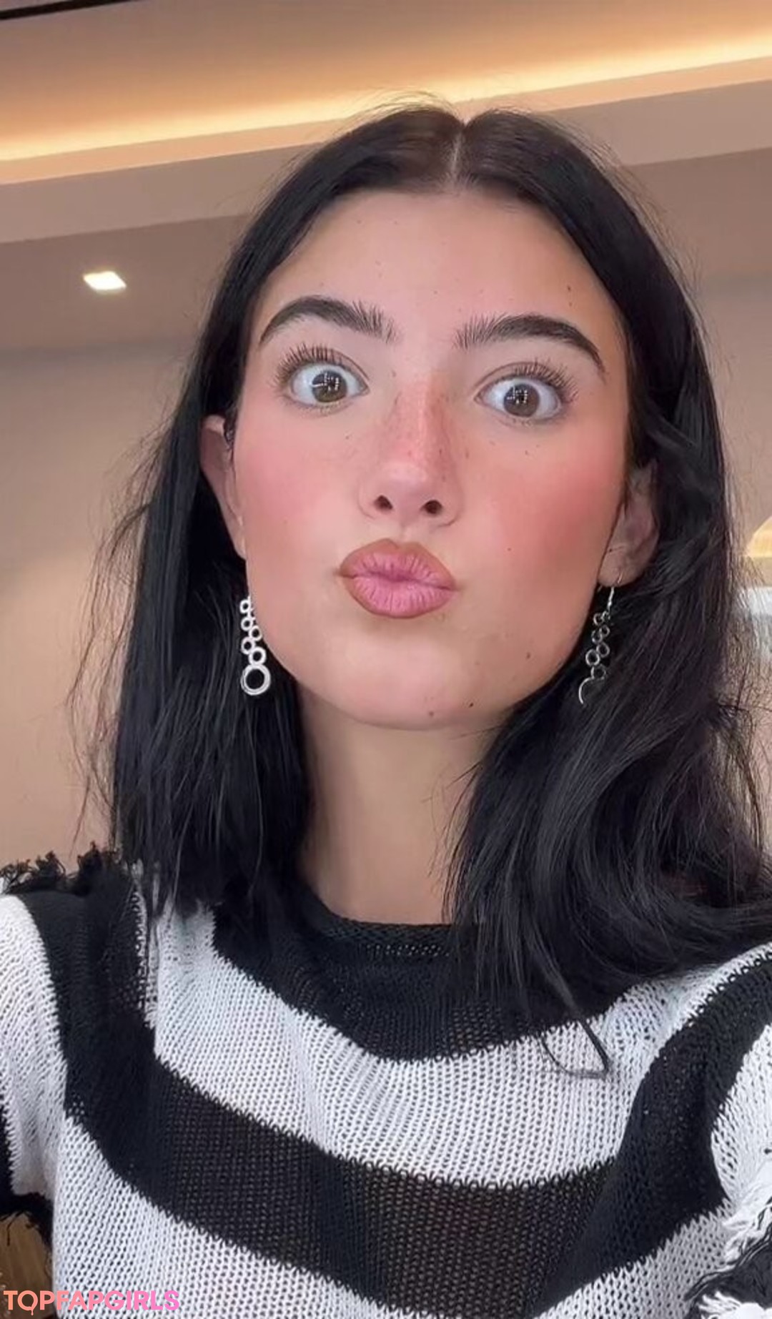 Photo nue de fuite OnlyFans de Charli Damelio #645 Photo nue de fuite OnlyFans de Charli Damelio #645