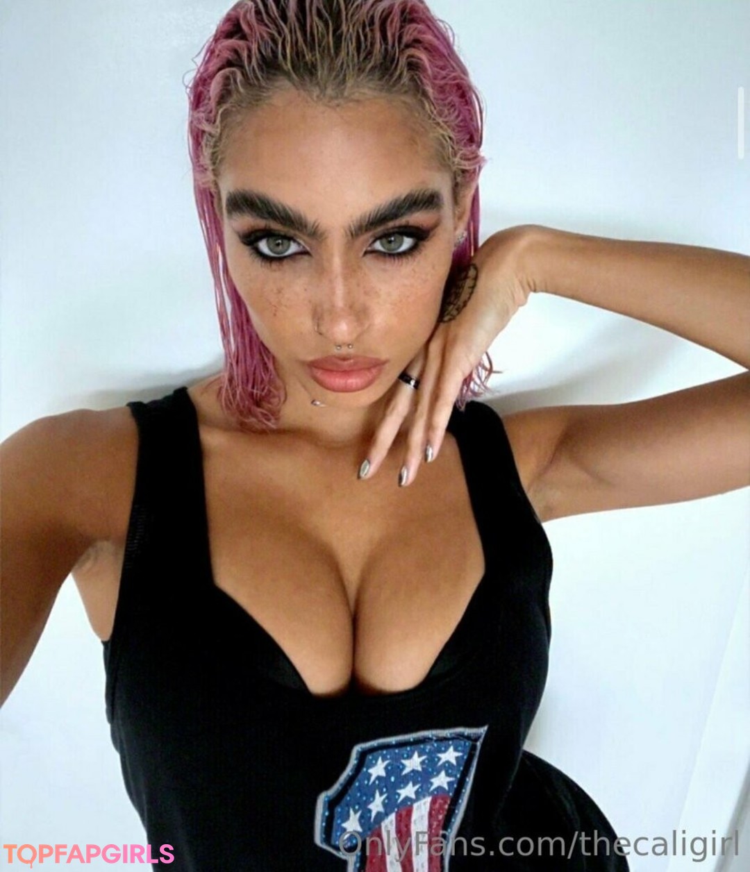 Photo nue de fuite OnlyFans de Thecaligirl #2 Photo nue de fuite OnlyFans de Thecaligirl #2
