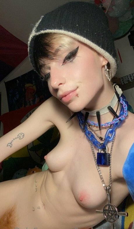 Photo nue de fuite OnlyFans de Feetiecutieee