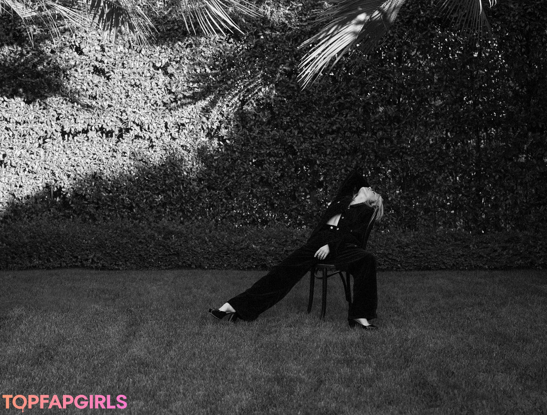 Photo nue de fuite OnlyFans de Kiernan Shipka #1053