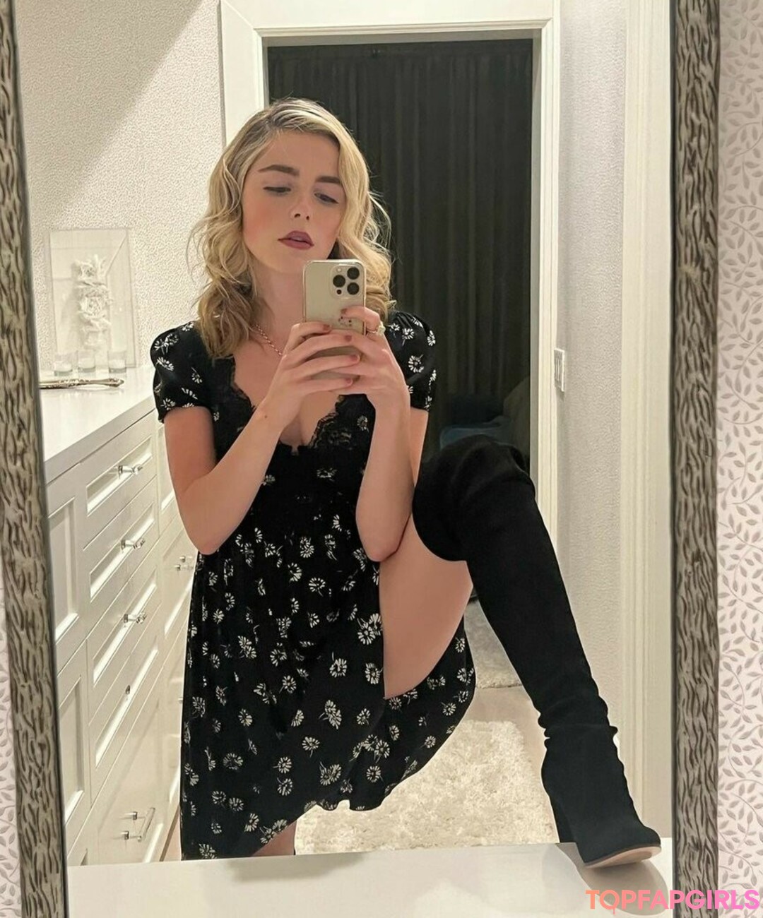 Photo nue de fuite OnlyFans de Kiernan Shipka #552 Photo nue de fuite OnlyFans de Kiernan Shipka #552