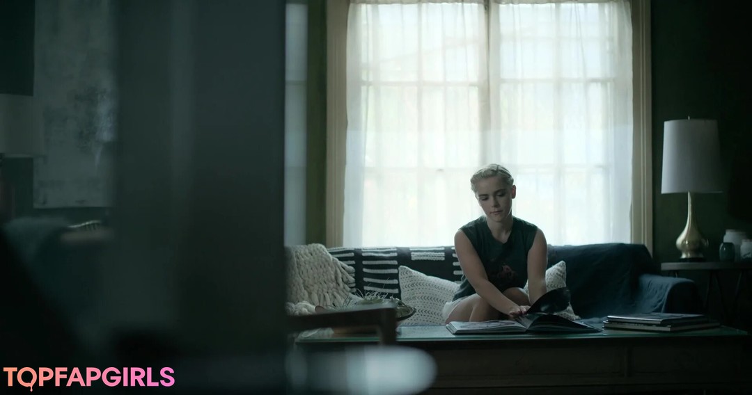 Photo nue de fuite OnlyFans de Kiernan Shipka #662 Photo nue de fuite OnlyFans de Kiernan Shipka #662