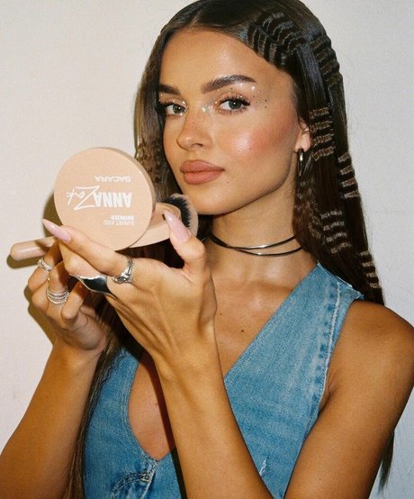 Anna Zak