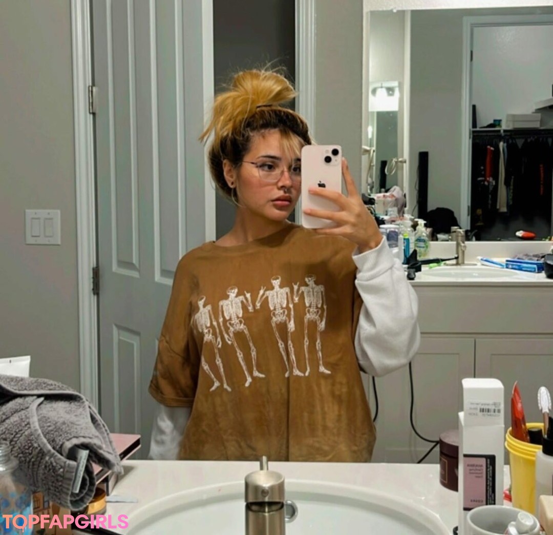 Photo nue de fuite OnlyFans de Noodlenom #19 Photo nue de fuite OnlyFans de Noodlenom #19