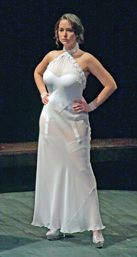 Milana Vayntrub