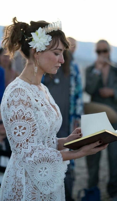 Milana Vayntrub