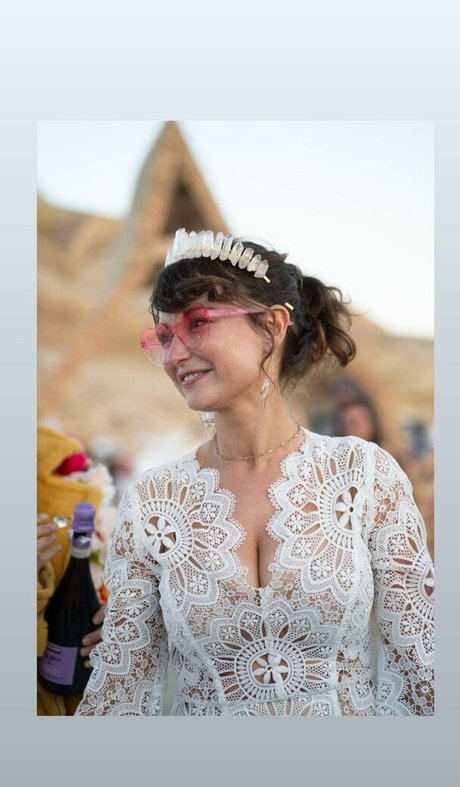 Milana Vayntrub