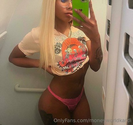 Photo nue de fuite OnlyFans de Moneyworldkardi