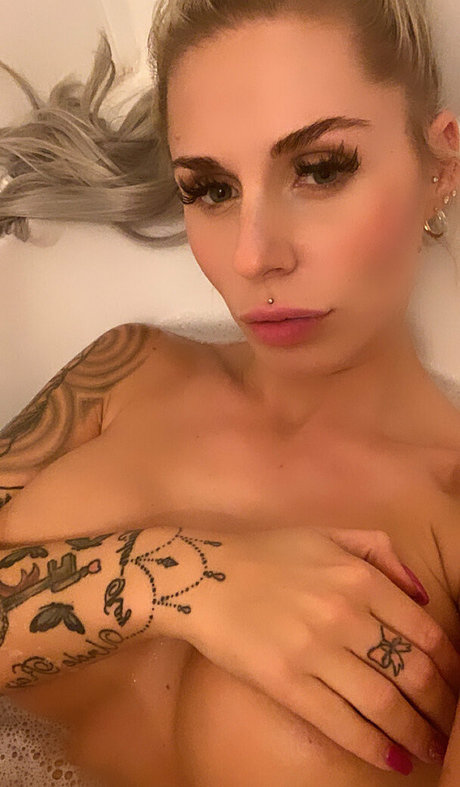 Hotwifey