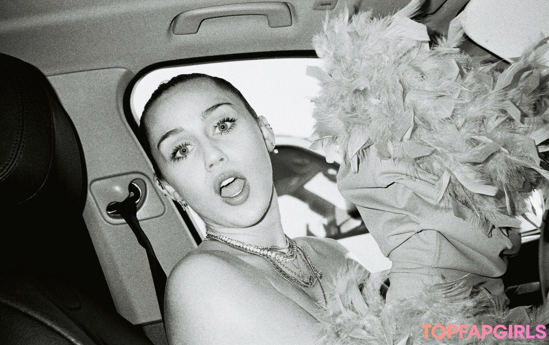 Photo nue de fuite OnlyFans de Miley Cyrus #1152