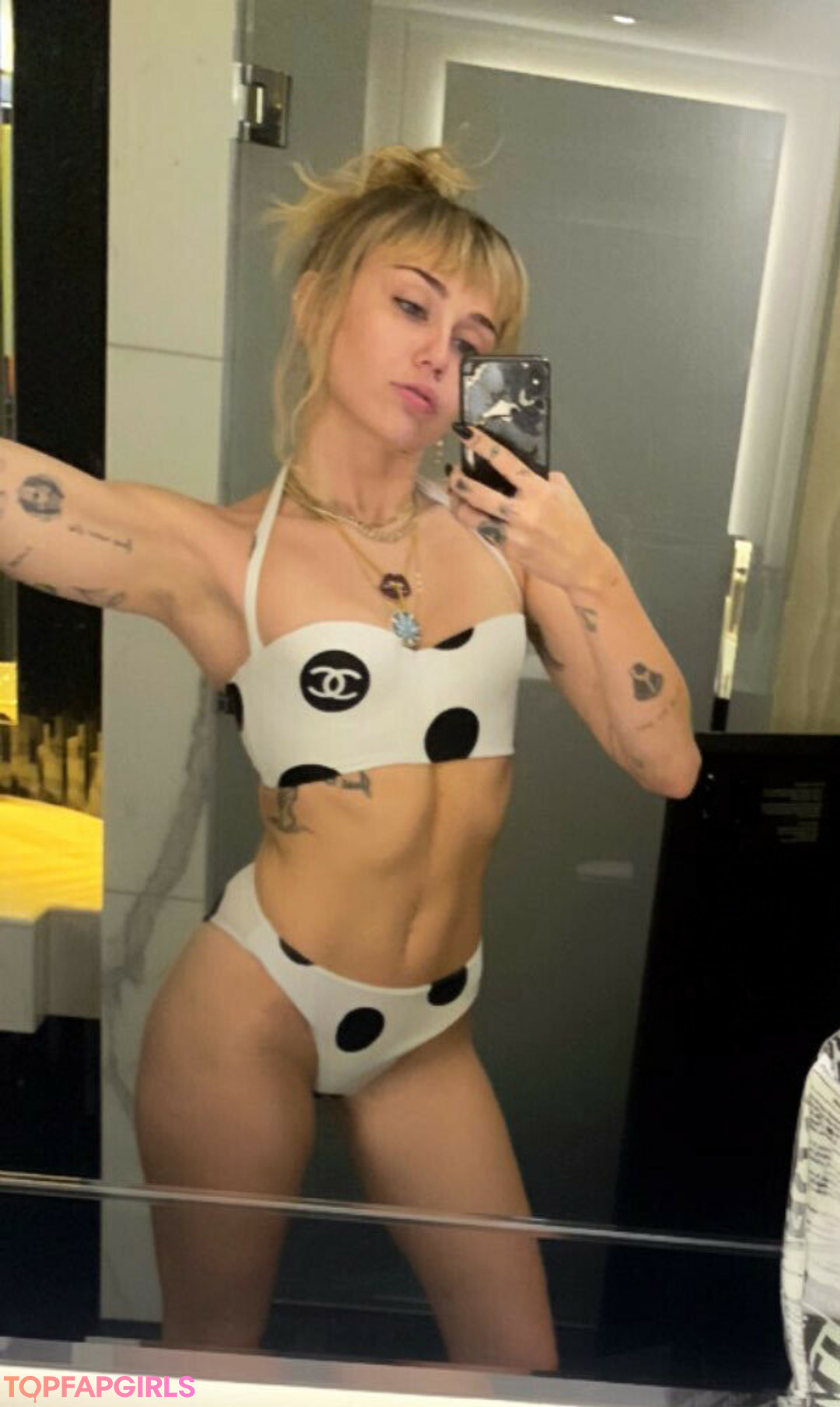 Photo nue de fuite OnlyFans de Miley Cyrus #1451