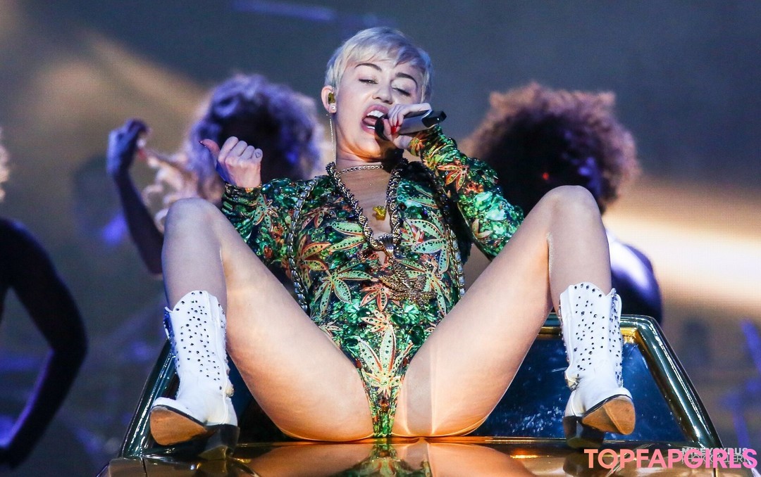 Photo nue de fuite OnlyFans de Miley Cyrus #1491