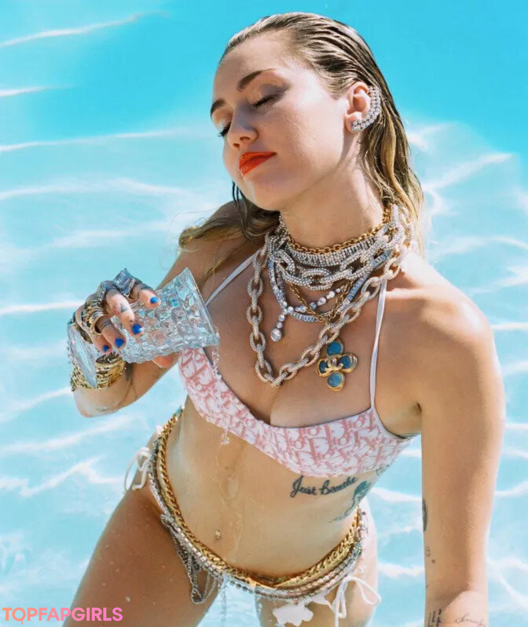 Photo nue de fuite OnlyFans de Miley Cyrus #1637