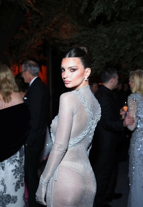 Emily Ratajkowski