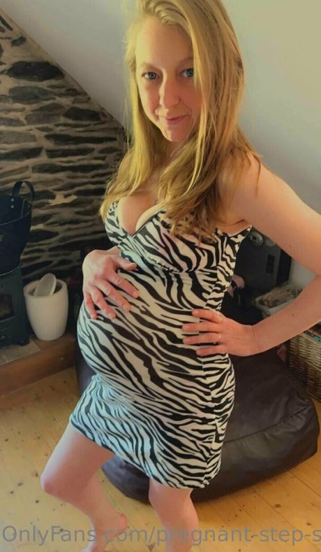 Photo nue de fuite OnlyFans de Pregnantstepsister