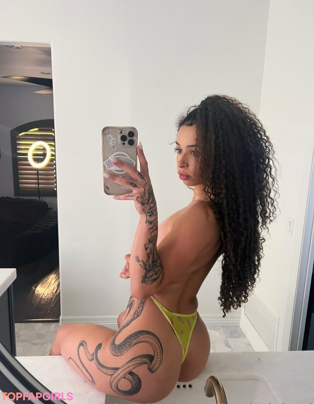 Photo nue de fuite OnlyFans de Jambajuiced #53 Photo nue de fuite OnlyFans de Jambajuiced #53