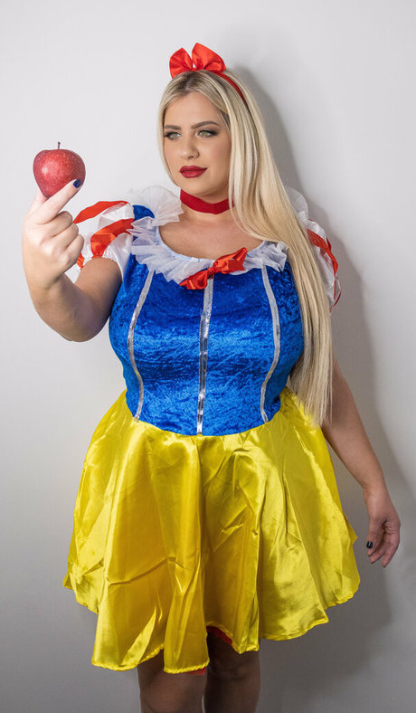 Nina Phoenix