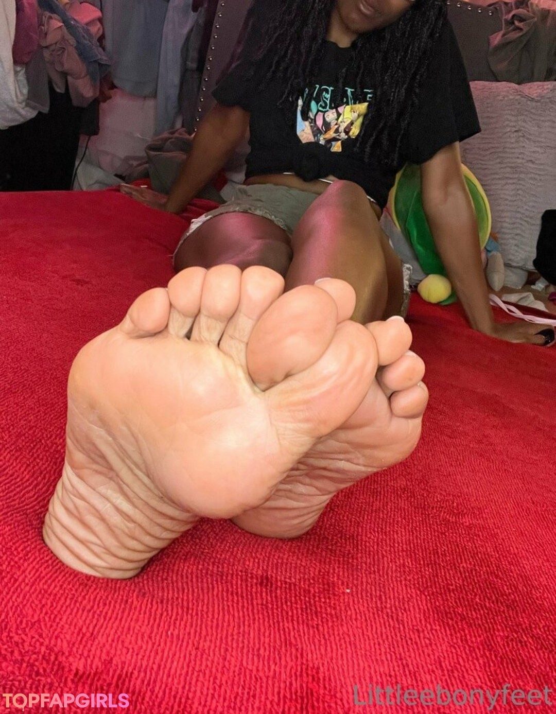 Photo nue de fuite OnlyFans de Littleebonyfeet #106 Photo nue de fuite OnlyFans de Littleebonyfeet #106