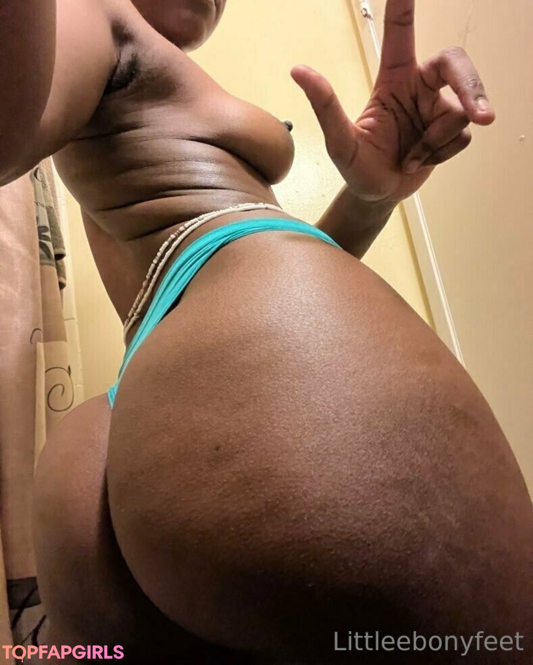 Photo nue de fuite OnlyFans de Littleebonyfeet #155 Photo nue de fuite OnlyFans de Littleebonyfeet #155