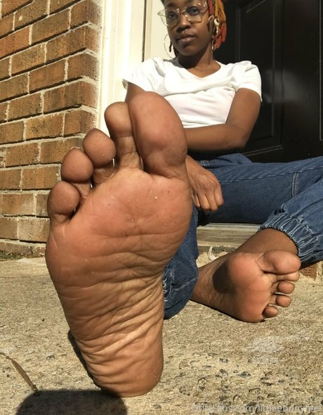 Photo nue de fuite OnlyFans de Littleebonyfeet