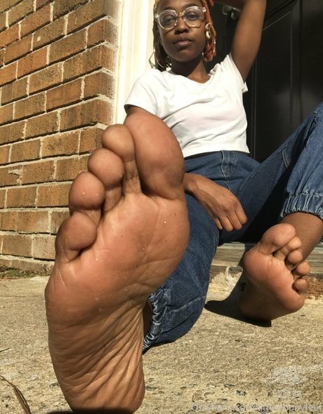 Littleebonyfeet