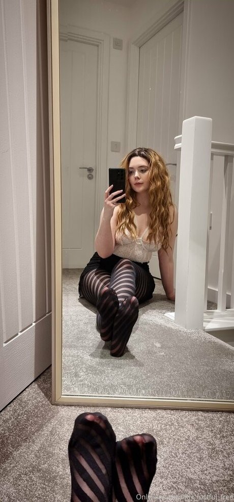 Nylon_lily_free