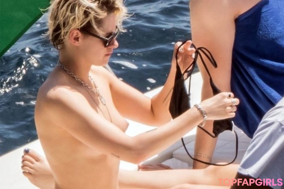 Photo nue de fuite OnlyFans de Kristen Stewart #221 Photo nue de fuite OnlyFans de Kristen Stewart #221