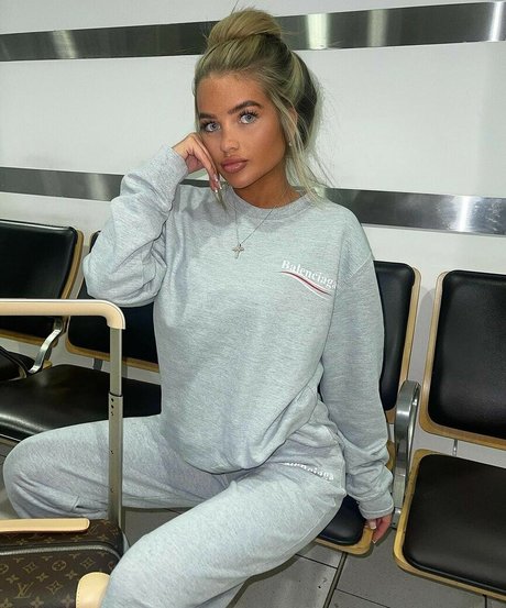Mia Woodhall