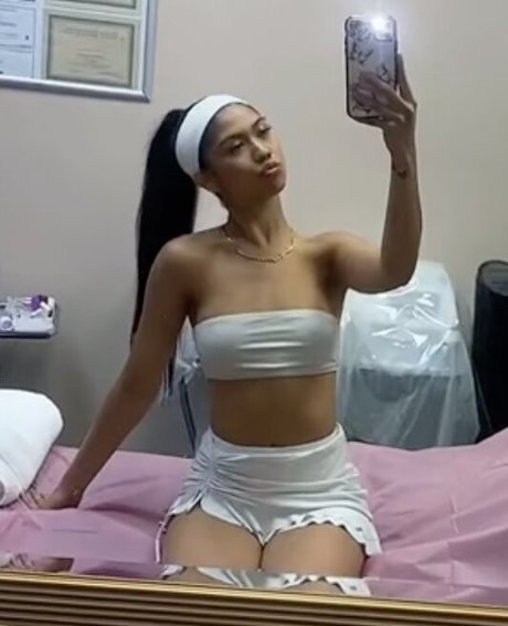 Photo nue de fuite OnlyFans de Alyanna Joelle