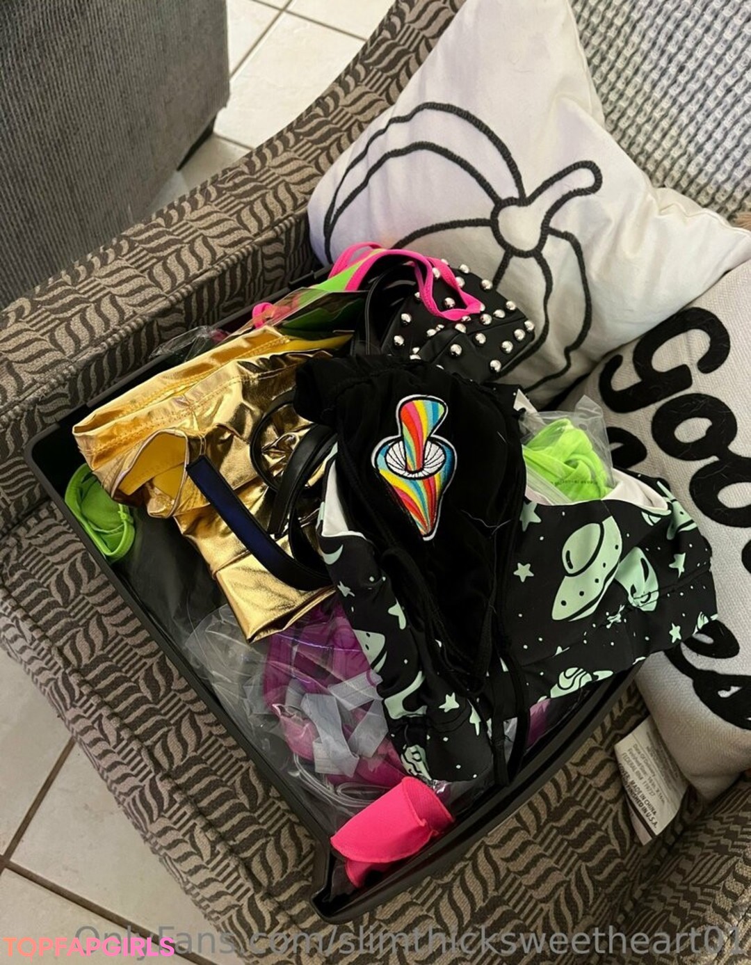 Photo nue de fuite OnlyFans de Slimthicksweetheart01 #3 Photo nue de fuite OnlyFans de Slimthicksweetheart01 #3