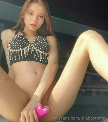 Miabootyfree