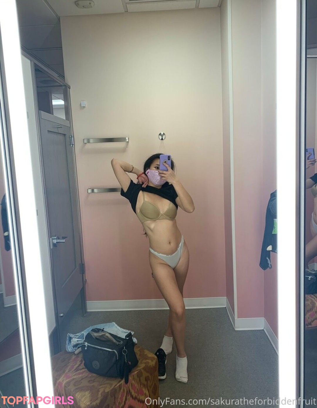 Photo nue de fuite OnlyFans de Sakuratheforbiddenfruit #25 Photo nue de fuite OnlyFans de Sakuratheforbiddenfruit #25