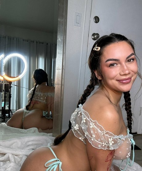 Photo nue de fuite OnlyFans de Observinglalaxo