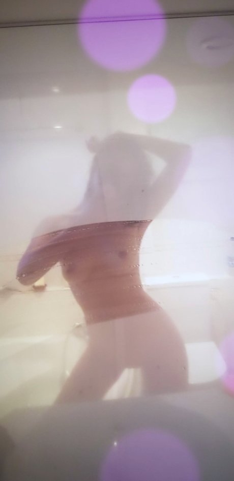 Photo nue de fuite OnlyFans de Exoticwildflower