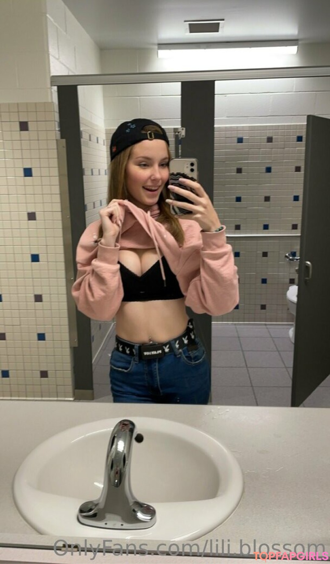 Photo nue de fuite OnlyFans de Liliblossom #66 Photo nue de fuite OnlyFans de Liliblossom #66