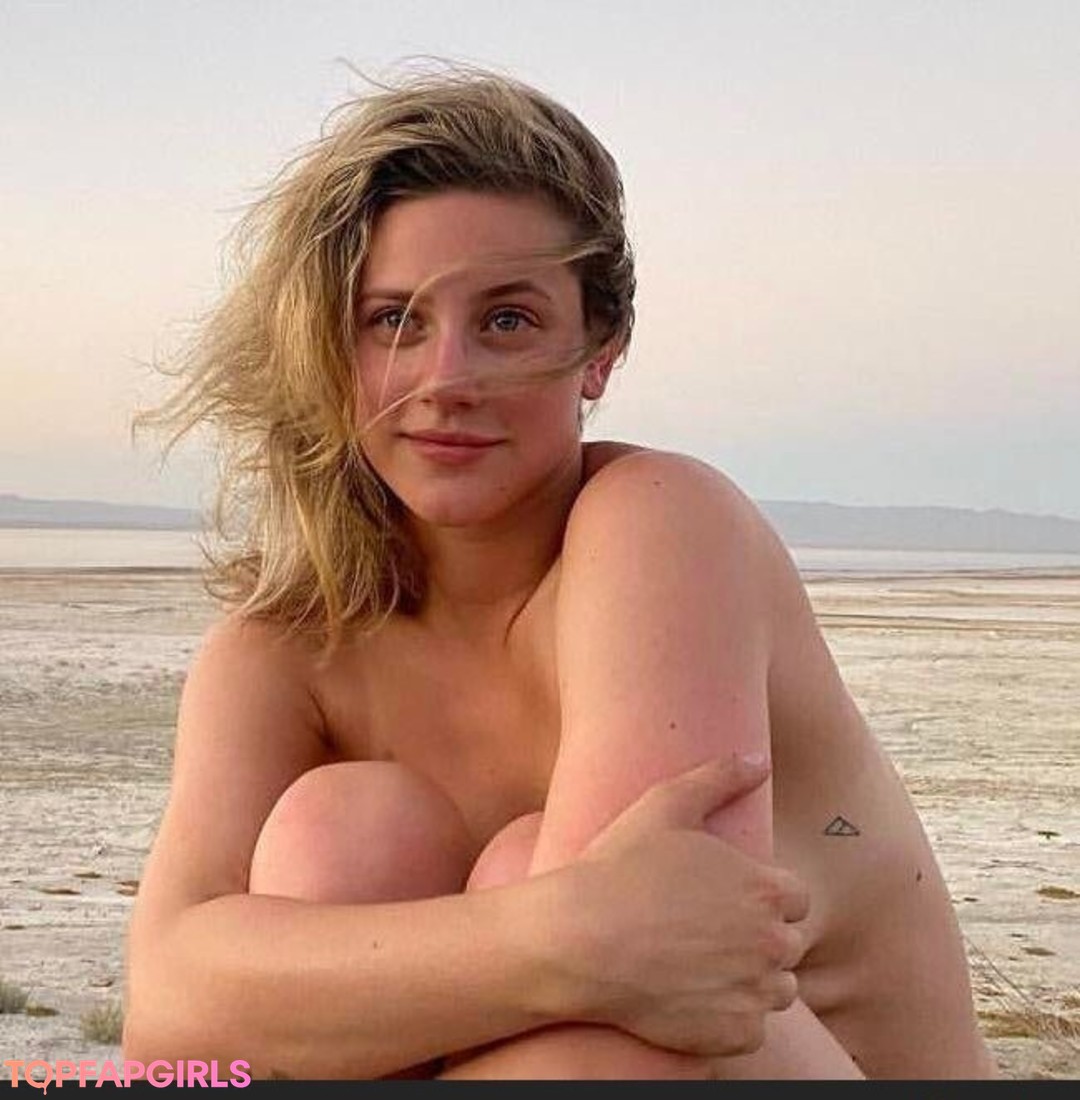 Photo nue de fuite OnlyFans de Lili Reinhart #14 Photo nue de fuite OnlyFans de Lili Reinhart #14