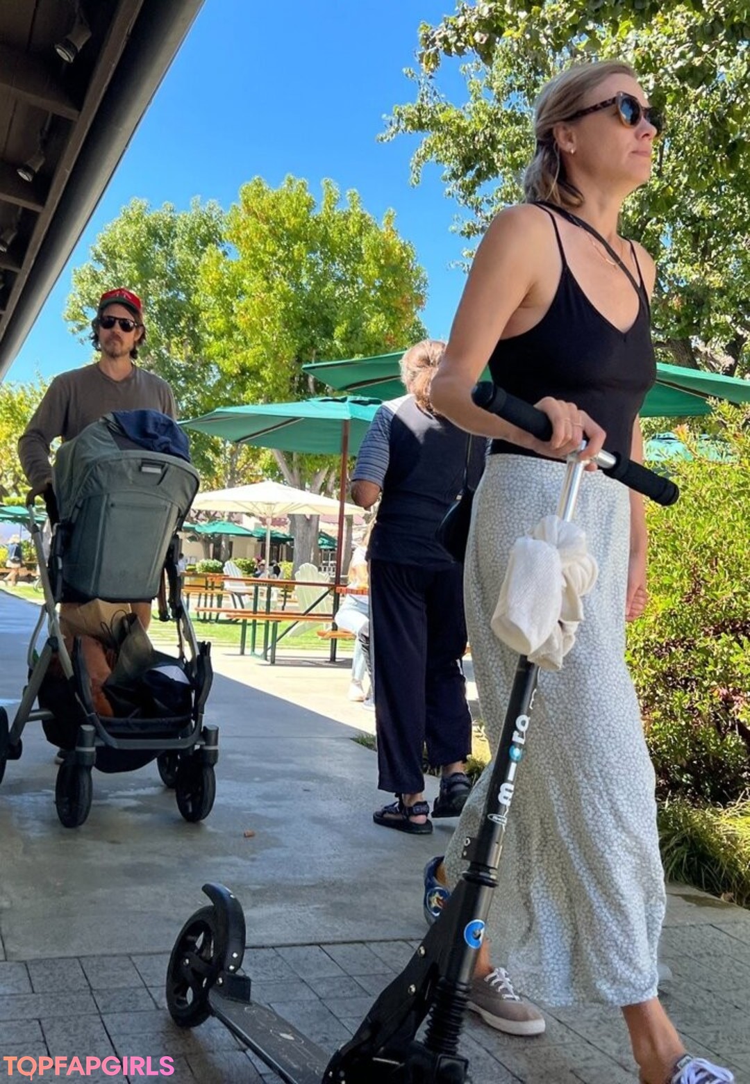 Photo nue de fuite OnlyFans de Yvonne Strahovski #142 Photo nue de fuite OnlyFans de Yvonne Strahovski #142