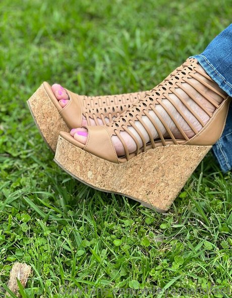 Wifeyassandfeet