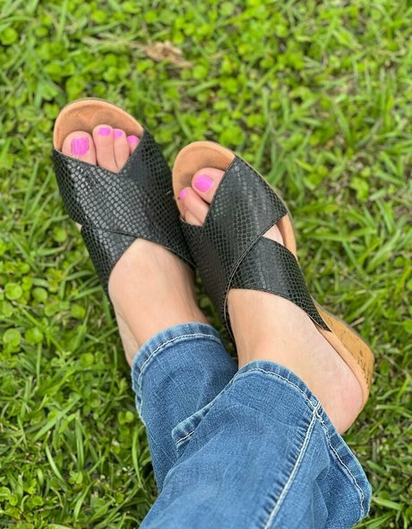 Wifeyassandfeet