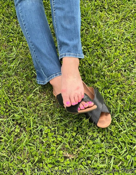 Wifeyassandfeet