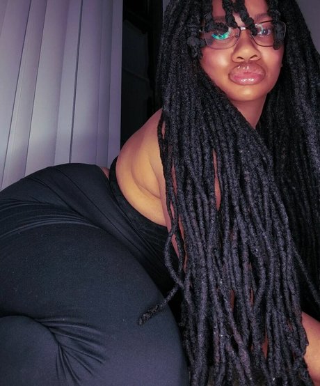 Photo nue de fuite OnlyFans de Locked Honey Princess