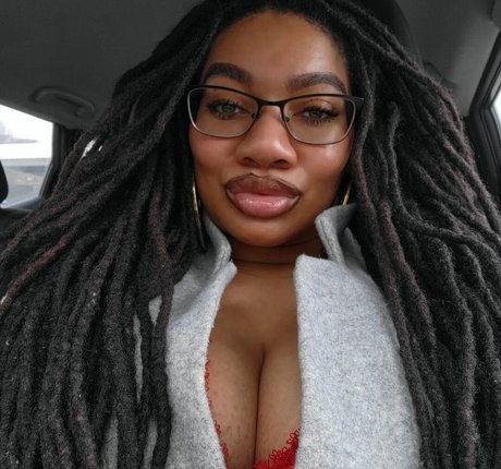 Photo nue de fuite OnlyFans de Locked Honey Princess