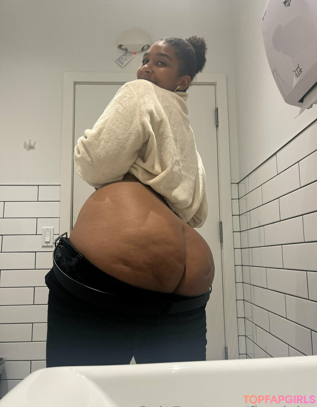 Photo nue de fuite OnlyFans de Fireviolet #3 Photo nue de fuite OnlyFans de Fireviolet #3