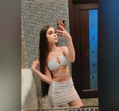 Stunning_gir1