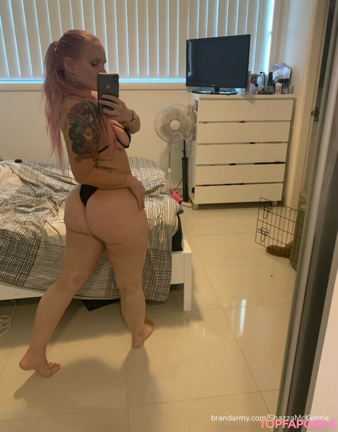 Photo nue de fuite OnlyFans de Shazza Mckenzie #4 Photo nue de fuite OnlyFans de Shazza Mckenzie #4